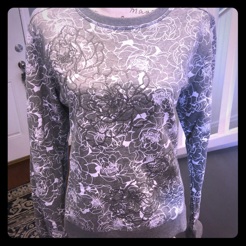 Floral and on-trend sweatshirt